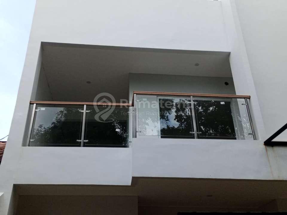 Jual rumah minimalis baru renov di Cipedak, Jagakarsa, Jakarta Selatan