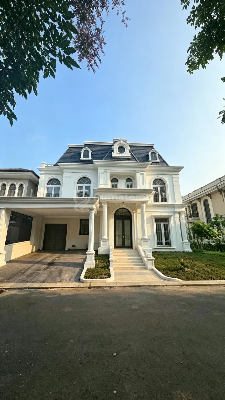 Dijual Rumah Baru, Ada Pool, Dekat Stasiun Kereta, The Green, Bsd