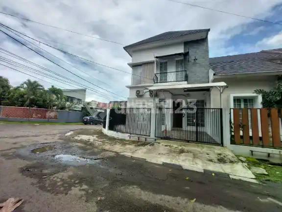 Rumah Hoek Sangat Siap Huni 4 Kamar Tidur Nusaloka BSD