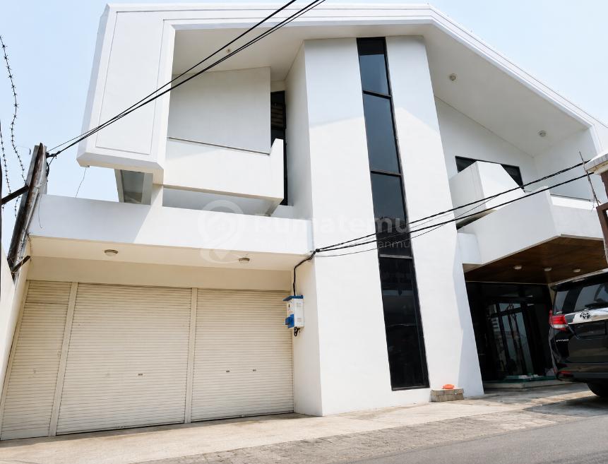 DIJUAL Rumah + Swimming Pool Anti Banjir 2 Lantai BU di Jl.Bangka, Jakarta Selatan
