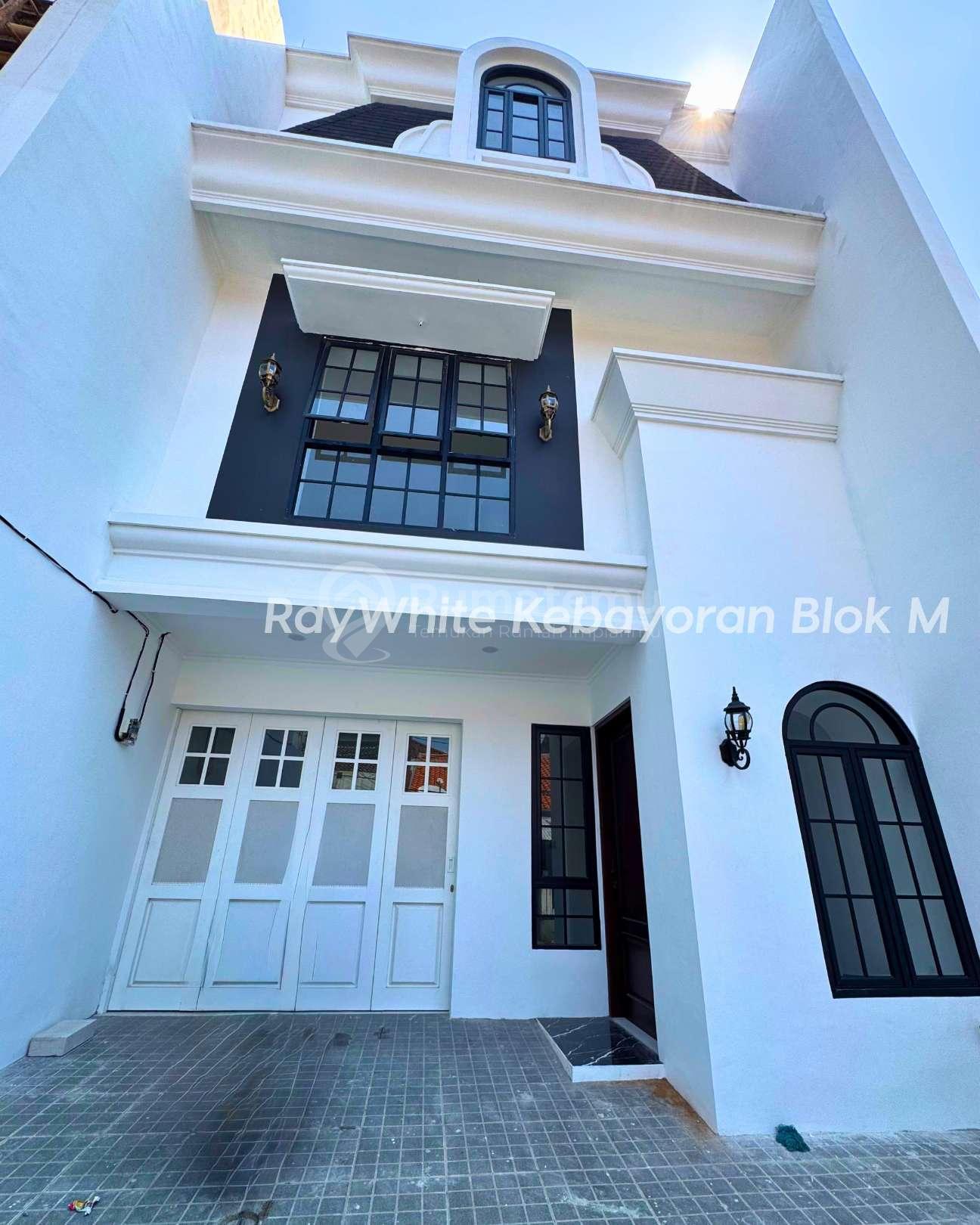 DIJUAL RUMAH BARU 3 LANTAI DI TEBET JAKARTA SELATAN