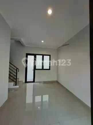 Dijual Cepat Bu Sumarecon Crown Gading Cluster Regia Brand New