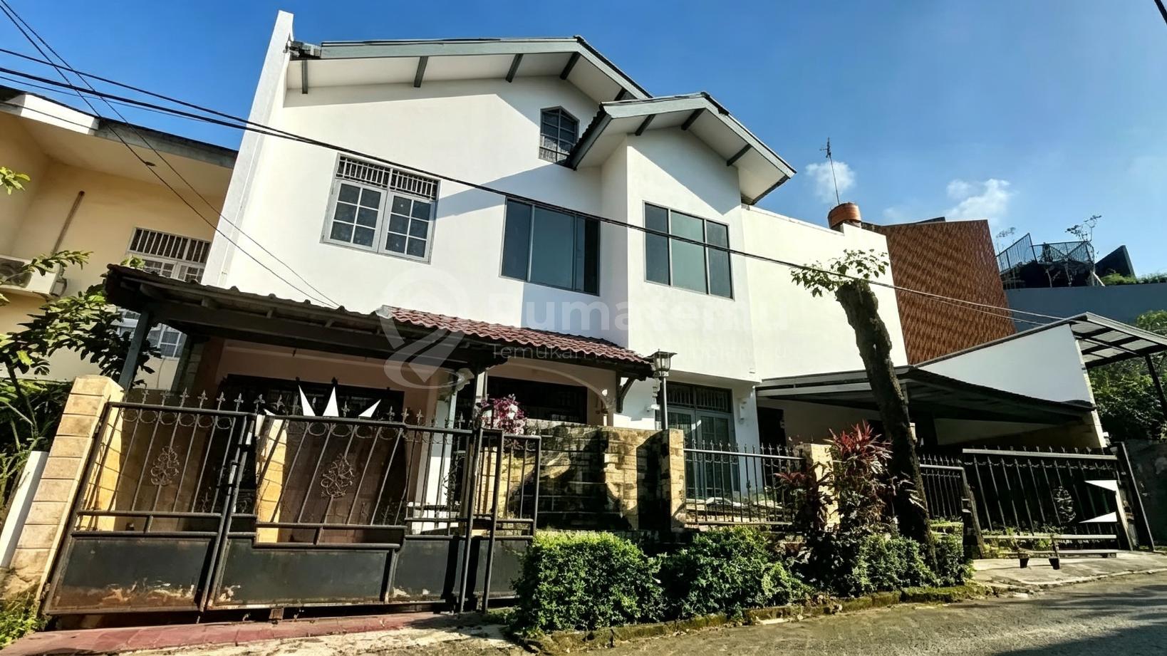 Dijual Rumah Siap Huni Lokasi Strategis di Bintaro Sektor 3