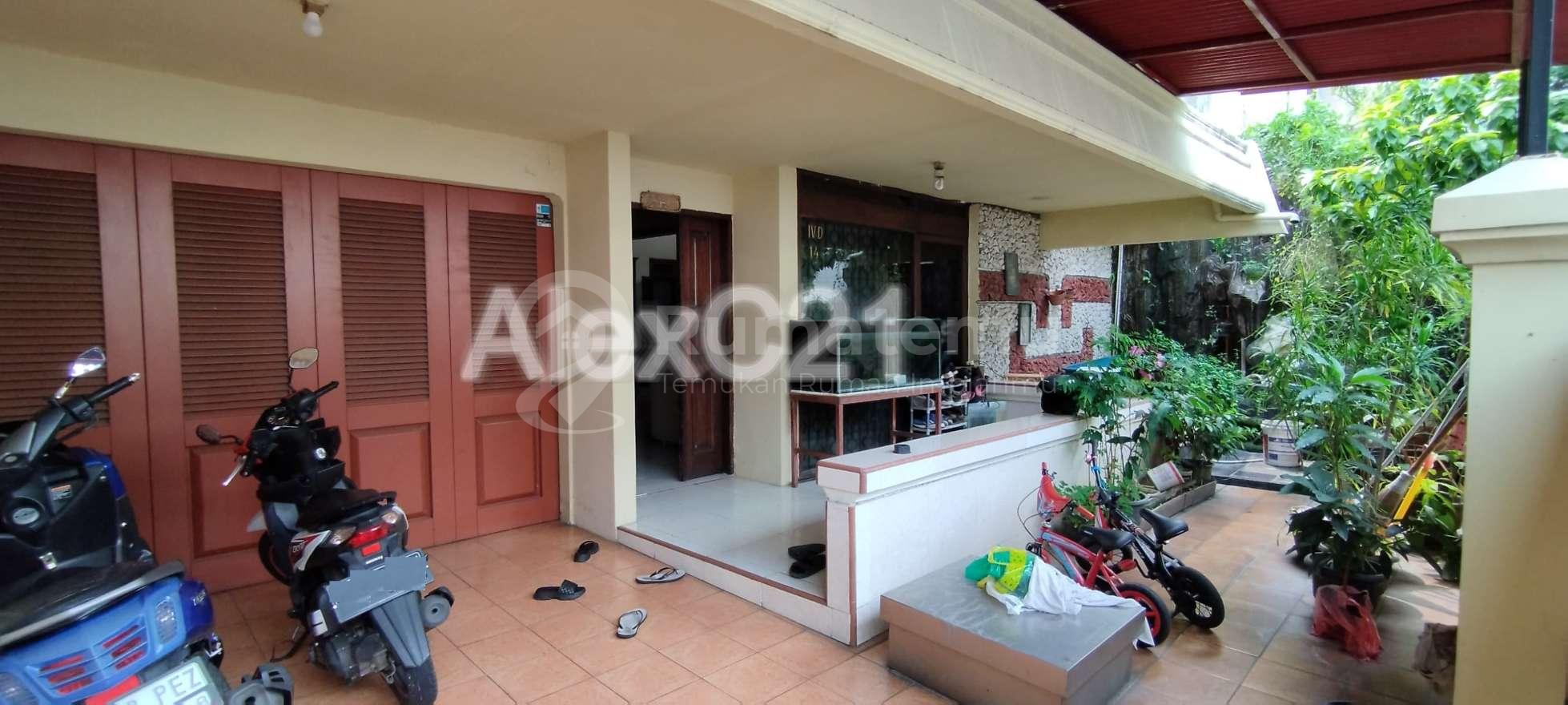 Dijual rumah cantik Bebas Banjir, lokasi strategis dibawah pasaran 2 lantai di Cempaka Putih