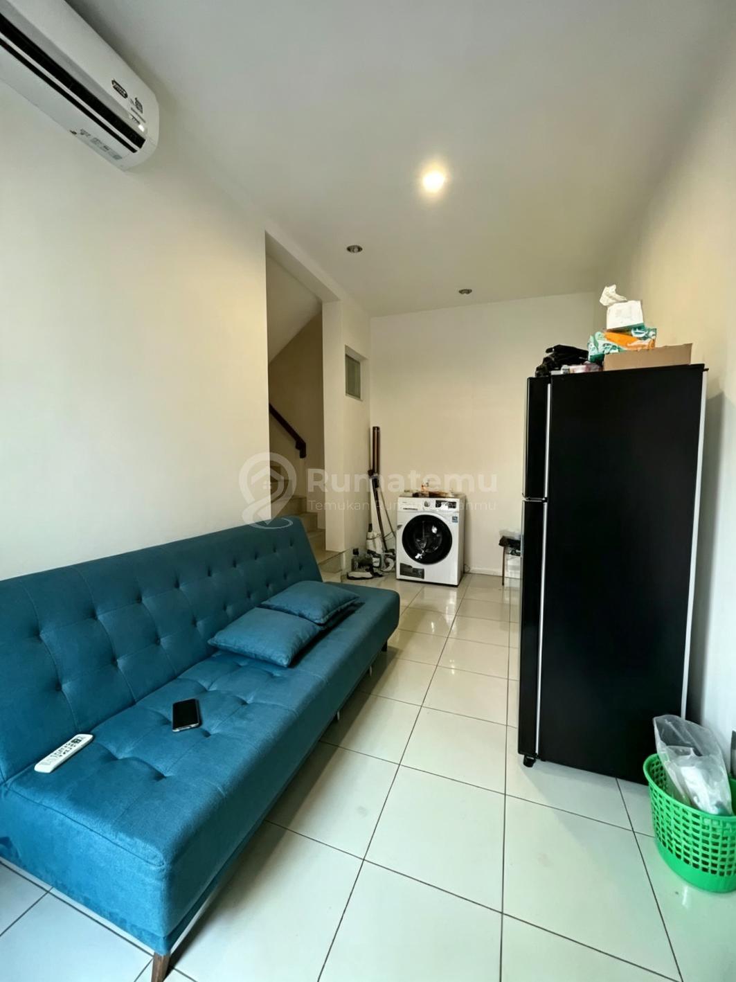 Dijual Rumah Di Ammarilo, Gading Serpong, Selatan, Udh Shm Dibawah 1 M Cluster