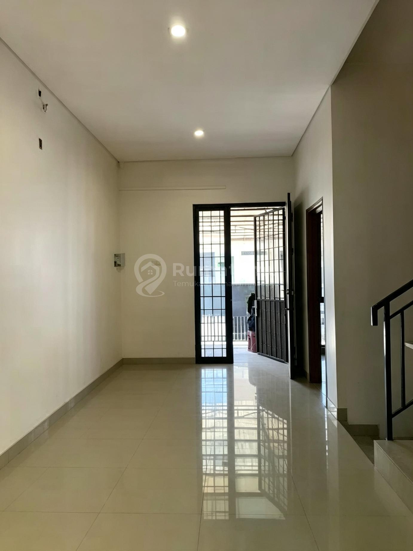 Dijual Cepat Rumah Cantik Siap Huni Belakang Mkg Luas 90
