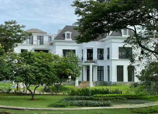 Dijual Cepat Rumah Mewah Bangunan Mandiri Cluster Crown PHG Gading Serpong
