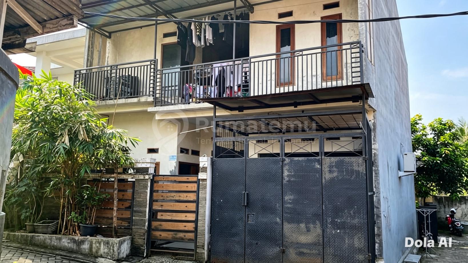 Di jual rumah 2 lantai terdapat akses 1 jalan mobil di area jl. H Basir, Pondok Kacang