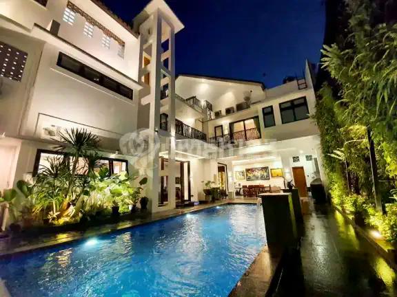 Rumah Ada Kolam Renang Di Kemang Jakarta Selatan