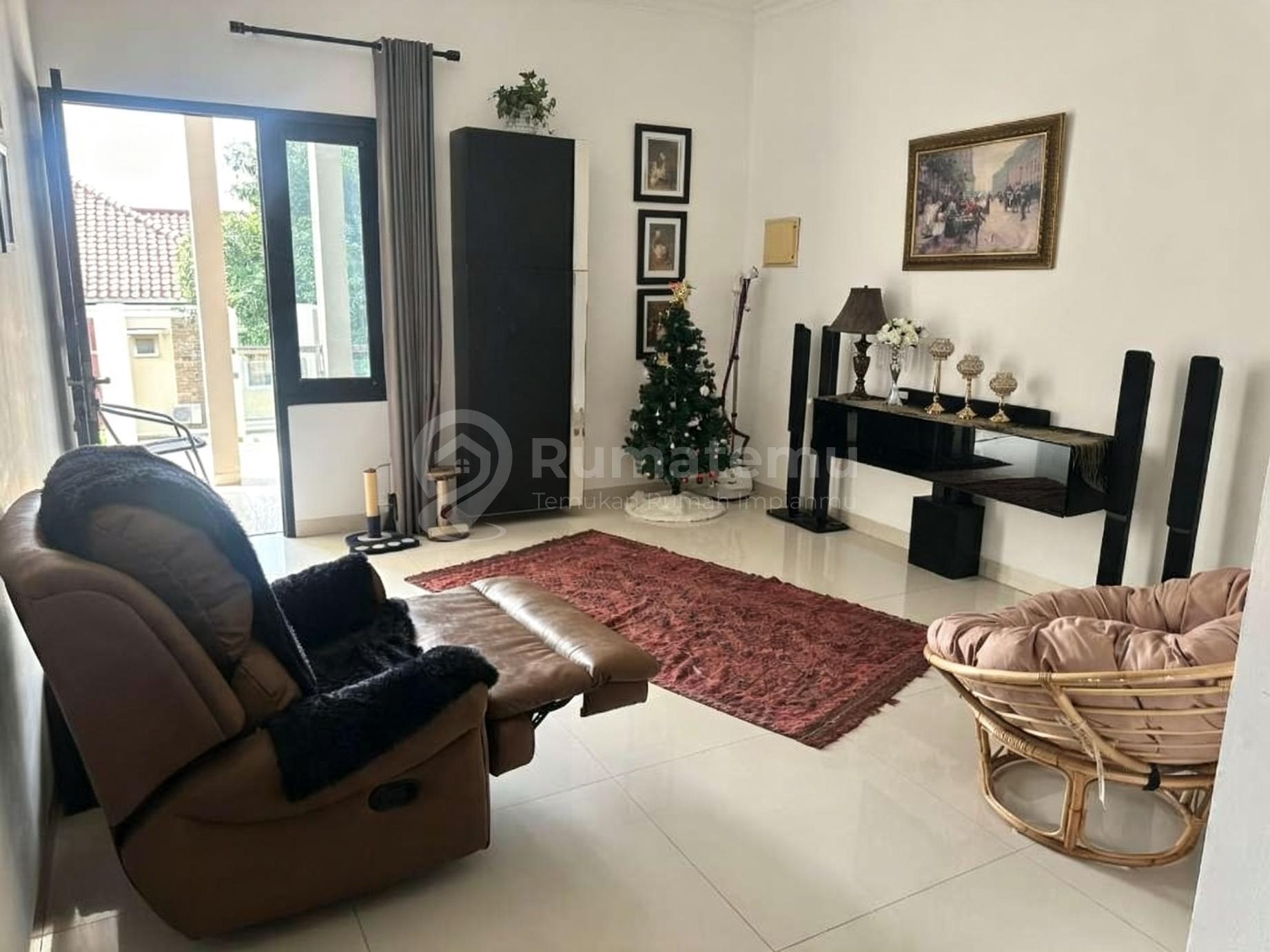 Dijual Rumah Mewah 3 Lantai Hook Ada Balkon dan Basement Seperti Di Mall di Legenda Wisata 