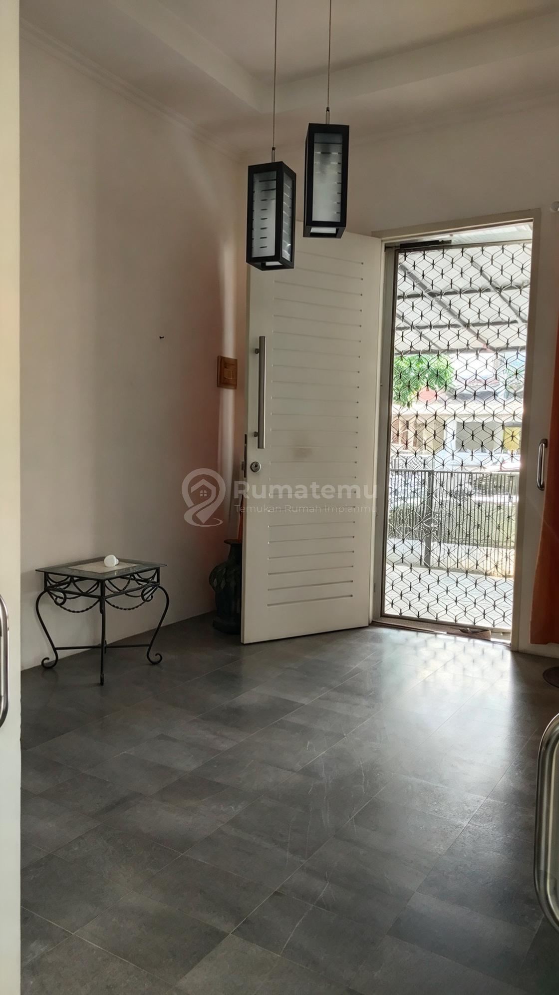 Disewakan Per Tahun Rumah 2 Lantai Bagus 2 Carport Di Bona Indah Lb Bulus