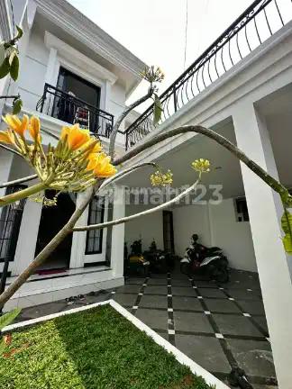 Rumah Baru Design Classic Mewah di Jagakarsa