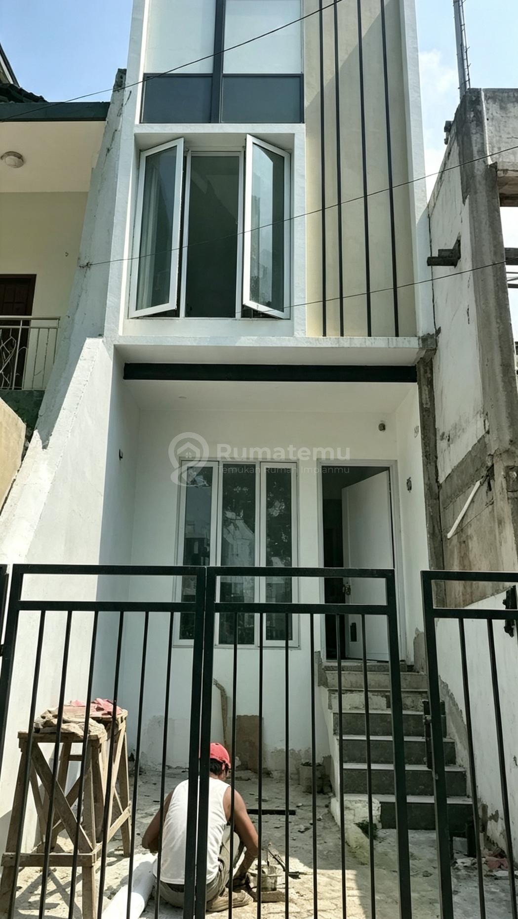 Rumah Brand New Murah Hadap Timur 2 Lantai di Gading Griya