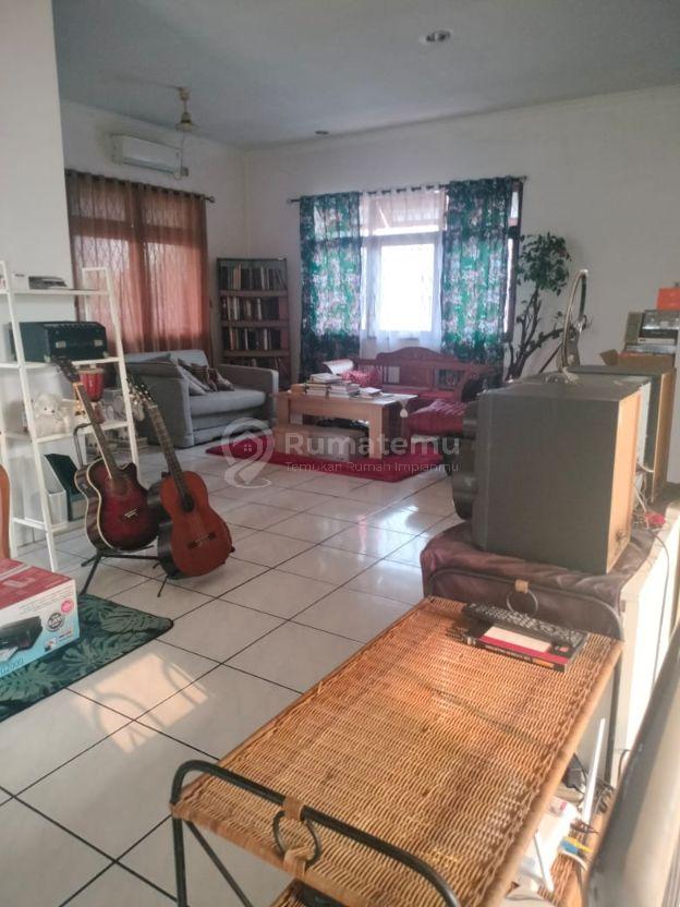 DIJUAL MURAH Rumah 2 Lantai dengan Posisi Hoek yang Nyaman dan Strategis di Pulogebang Permai, Jakarta Timur
