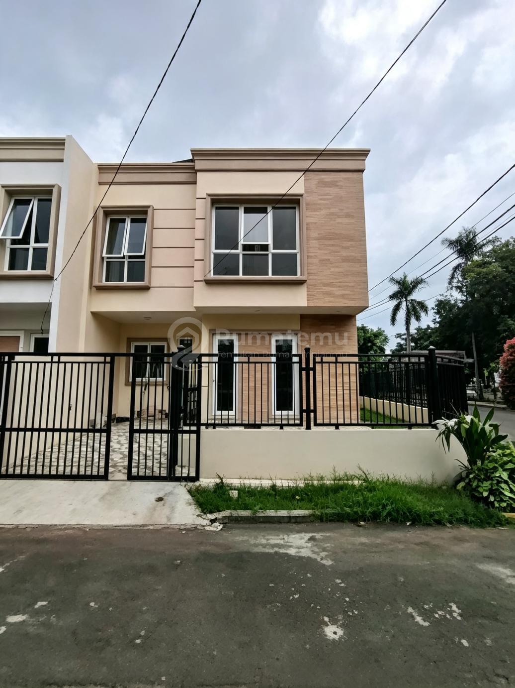 Rumah Baru Brand New Huk Sektor 7A Hadap Timur Laut