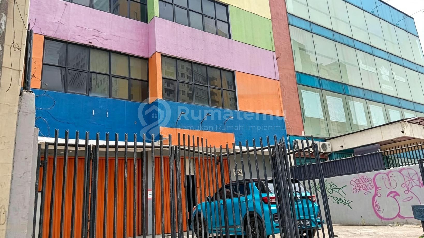 Dijual dan disewakan ruko gandeng Kebon Manggis, Matraman, Jakarta Timur