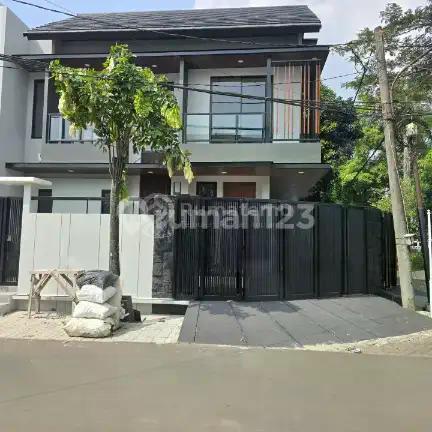 Dijual Rumah Hoek, Bangunan Baru di Griya Loka BSD
