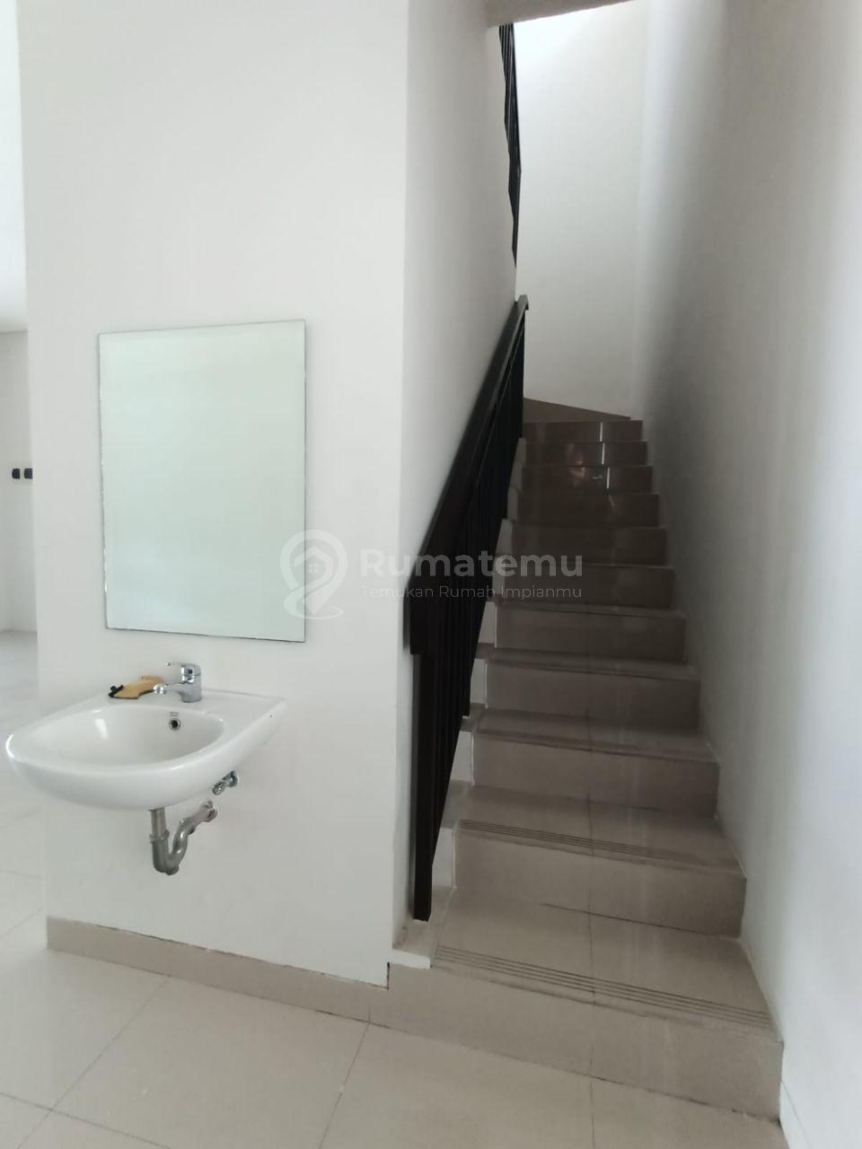Ruko Savoy di JGC Cakung Jakarta Timur
