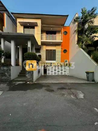 Rumah Bagus Ada Kolam Renang Lokasi Strategis di Lebak Bulus