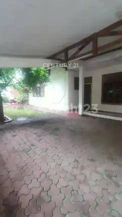 Jual Cepat! Rumah dan Kos Hanya 5 Menit ke Stasiun dan Gerbang To