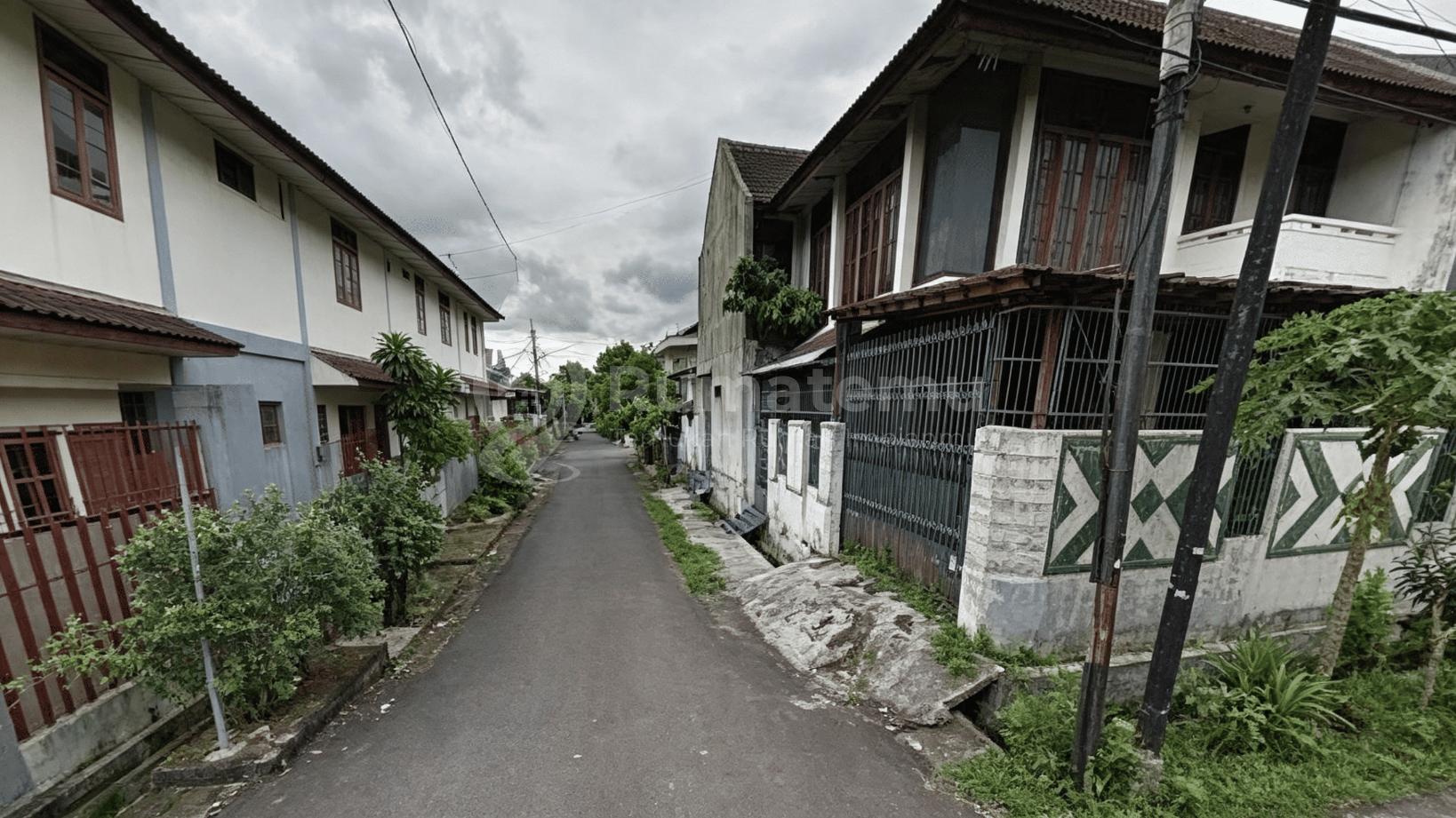 Dijual rumah komplek hook butuh renov di Area Buaran, Duren Sawit, Klender