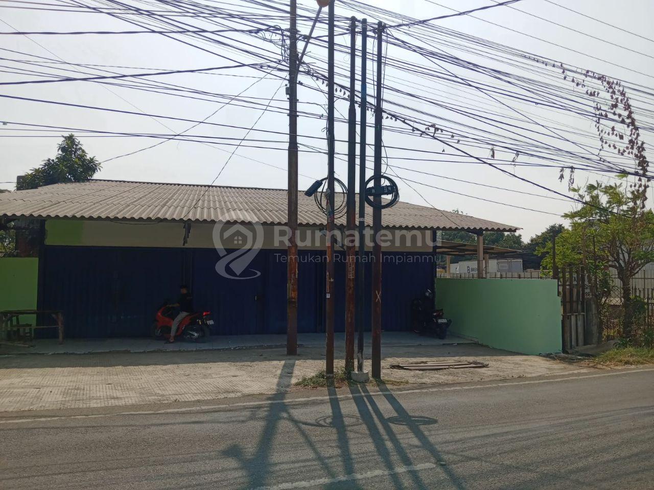 Disewakan Lahan Kosong Berikut Bangunan di Jalan Raya Cibitung Bekasi