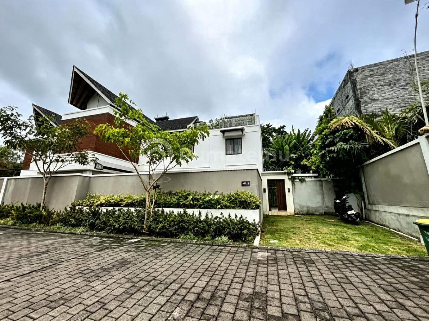 VILLA PECATU ULUWATU,4 KT 315 M2,BADUNG,BALI