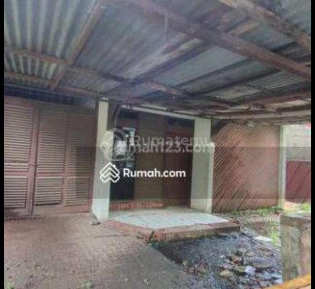 Dijual rumah tua hitung tanah Kopo Permai tulang2 masih kokoh Cocok untuk rumah tinggal atau gudang