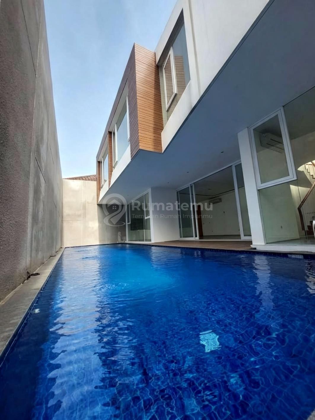 For sale rumah baru Modern Basement entertainment center di Pondok Indah, Jakarta Selatan.