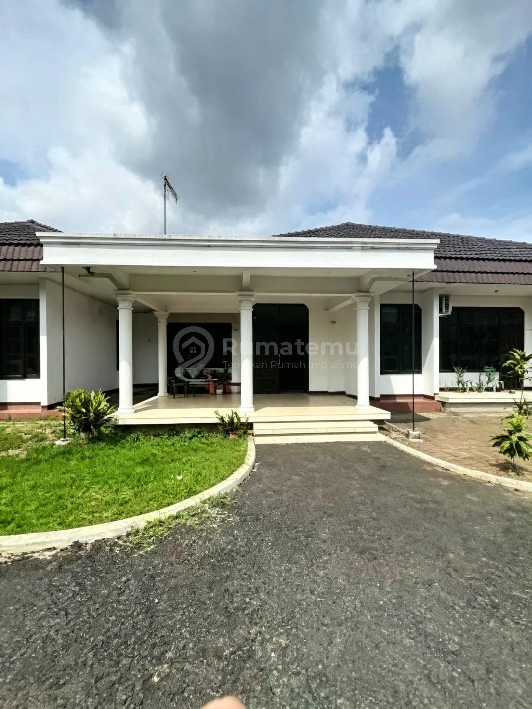 Rumah Secondary Lokasi Strategis di Cipinang Jakarta Timur