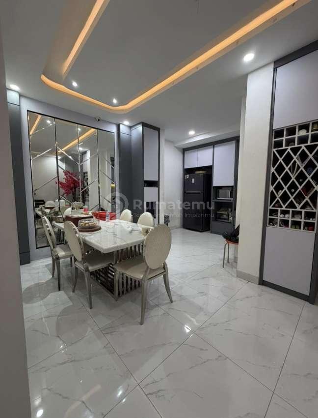 Rumah di Sunter Indah Bangunan 3 Lantai