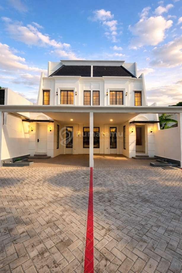Dijual Rumah Baru Design Classic Modern Siap Huni 