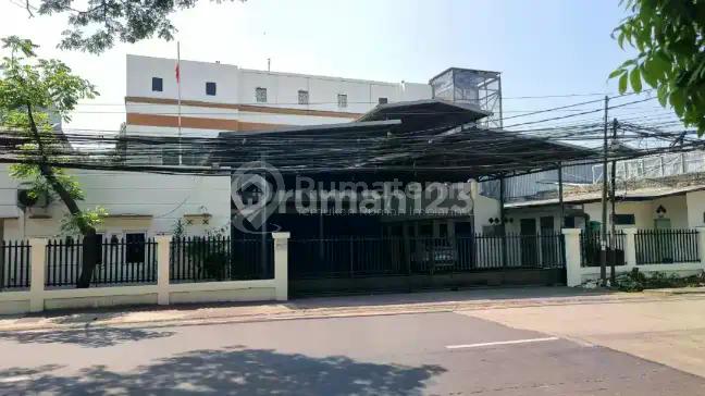 Gedung 3 Lantai Di Imam Bonjol Karawaci.