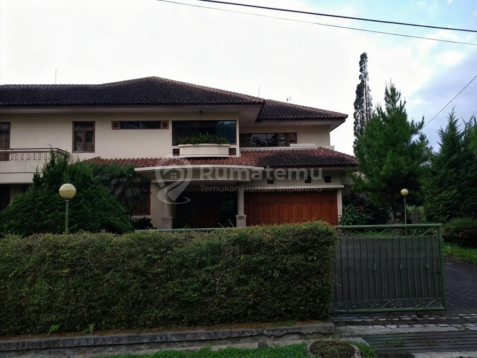 Dijual Cepat Villa Furnished Komplek Panorama Lembang Bandung - Harga Murah Hitung Tanah Saja