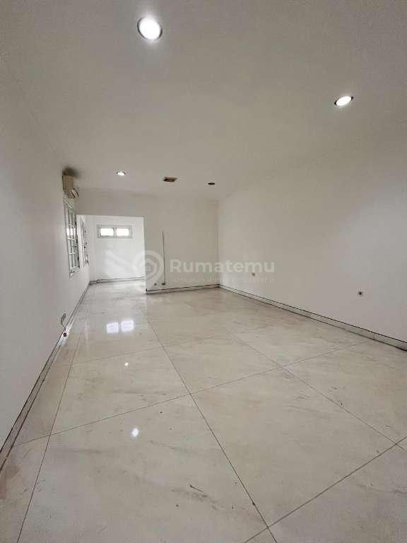 Disewakan rumah 2 lantai di Jl. Imam Bonjol, Menteng, Jakarta Pusat