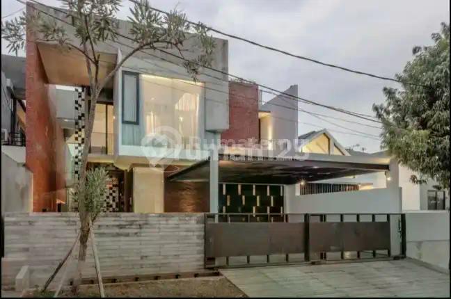 Rumah Design Menarik Ada Kolam Renang Strategis Siap Nego