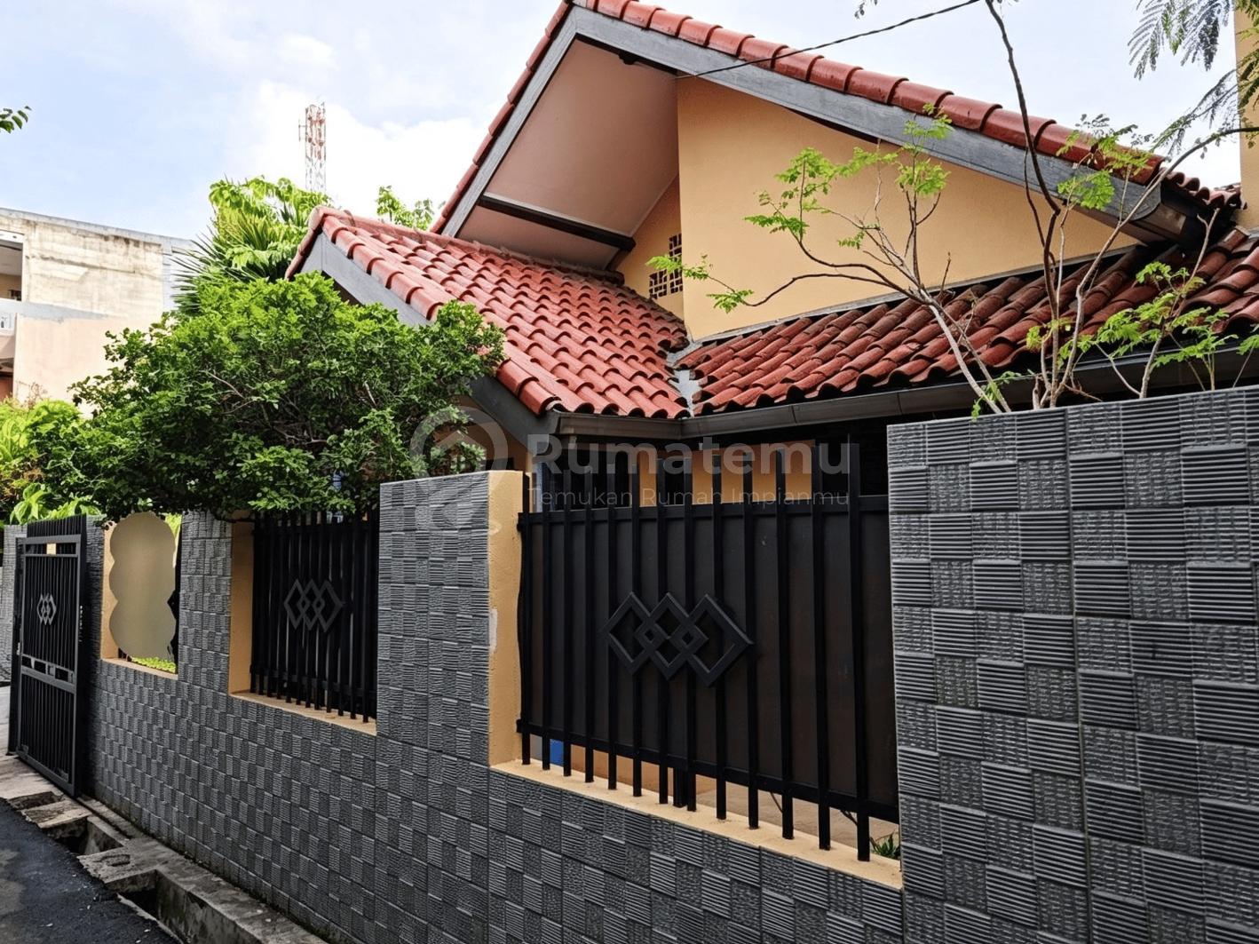 Jual rumah 2 lantai di dalam komplek di Jatinegara gang motor, Jakarta Timur