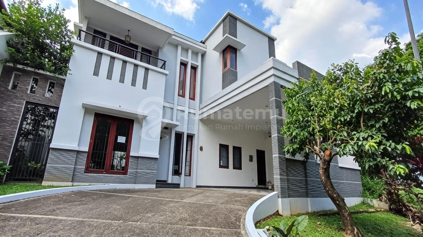 Dijual rumah di Taman Telaga Golf Terdapat Halaman belakang & samping,Lengkong Gudang, Serpong