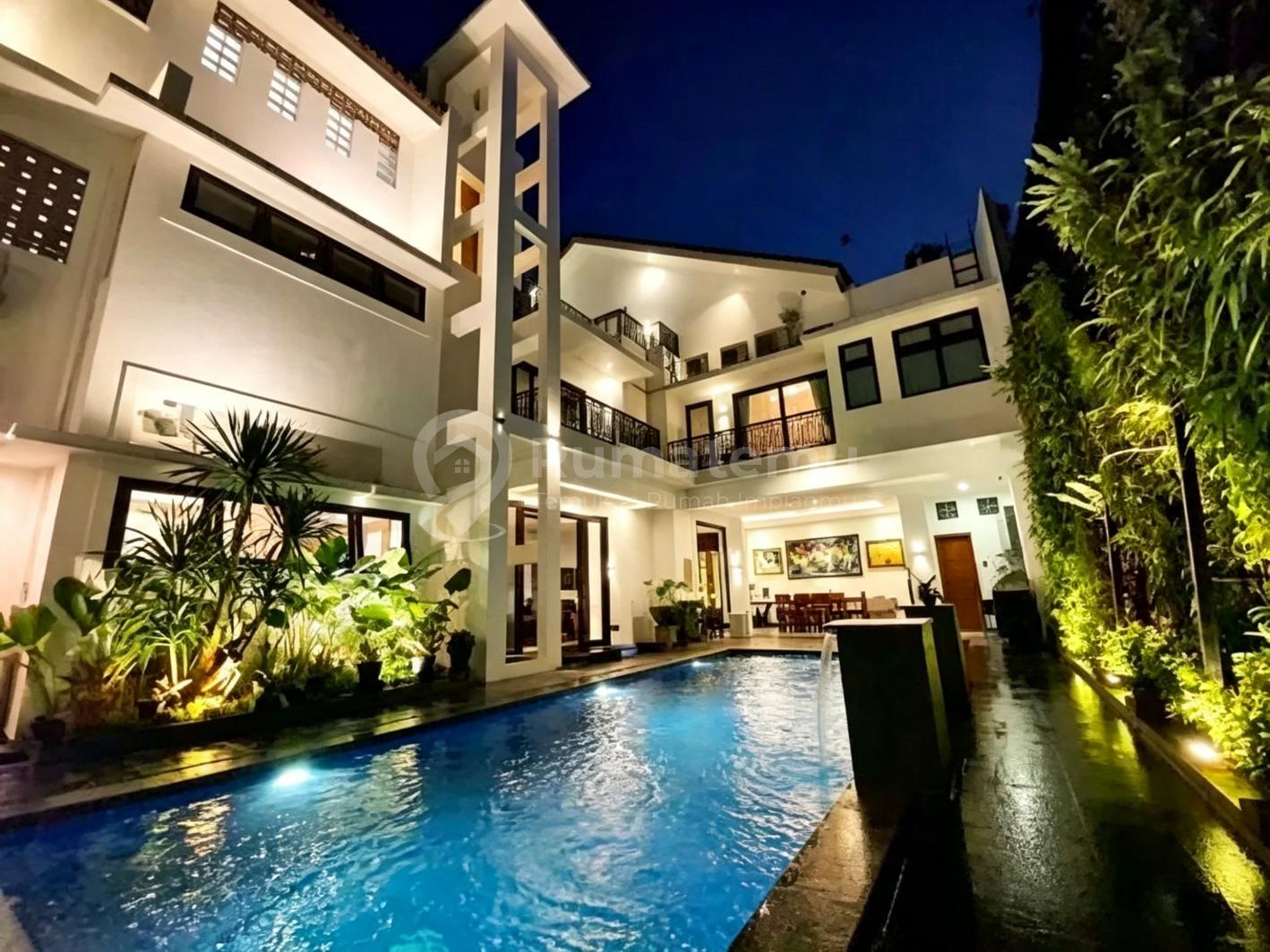 Rumah Ada Kolam Renang Di Kemang Jakarta Selatan