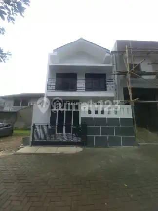 Rumah Siap Huni Dalam Cluster di Pondok Kelapa