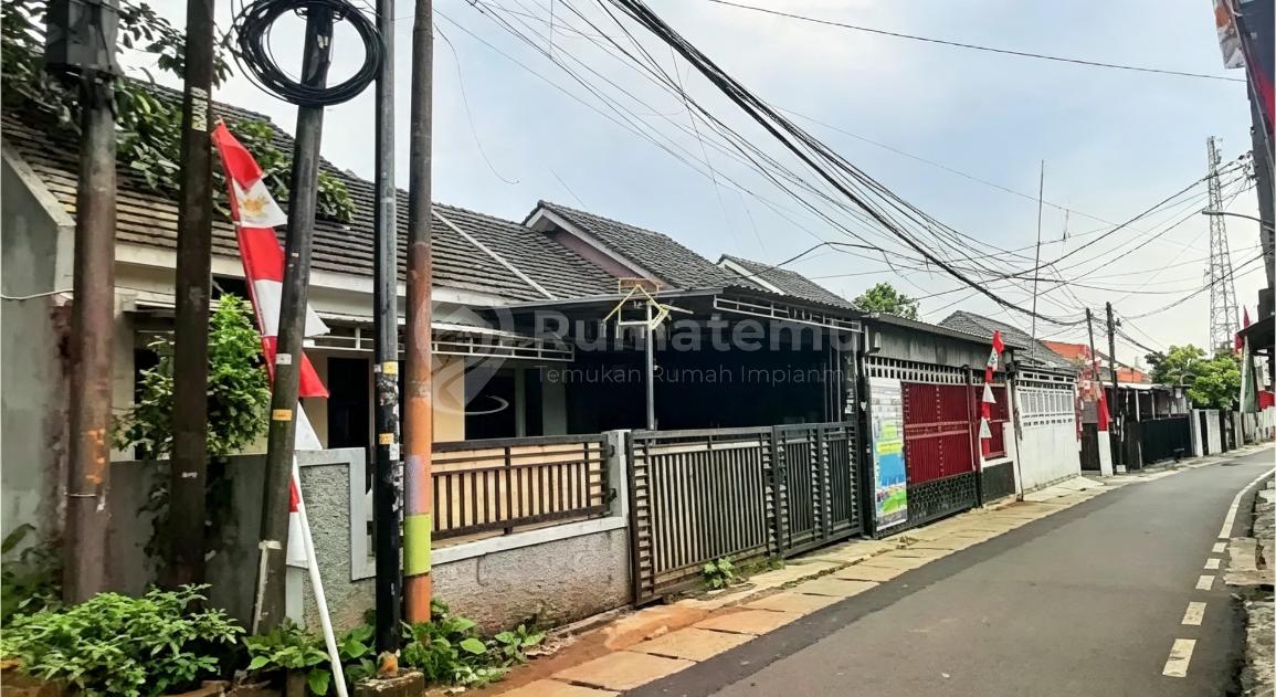 Dijual rumah pinggir jalan akses 2 mobil jalan Dalang Munjul Ciracas Jaktim