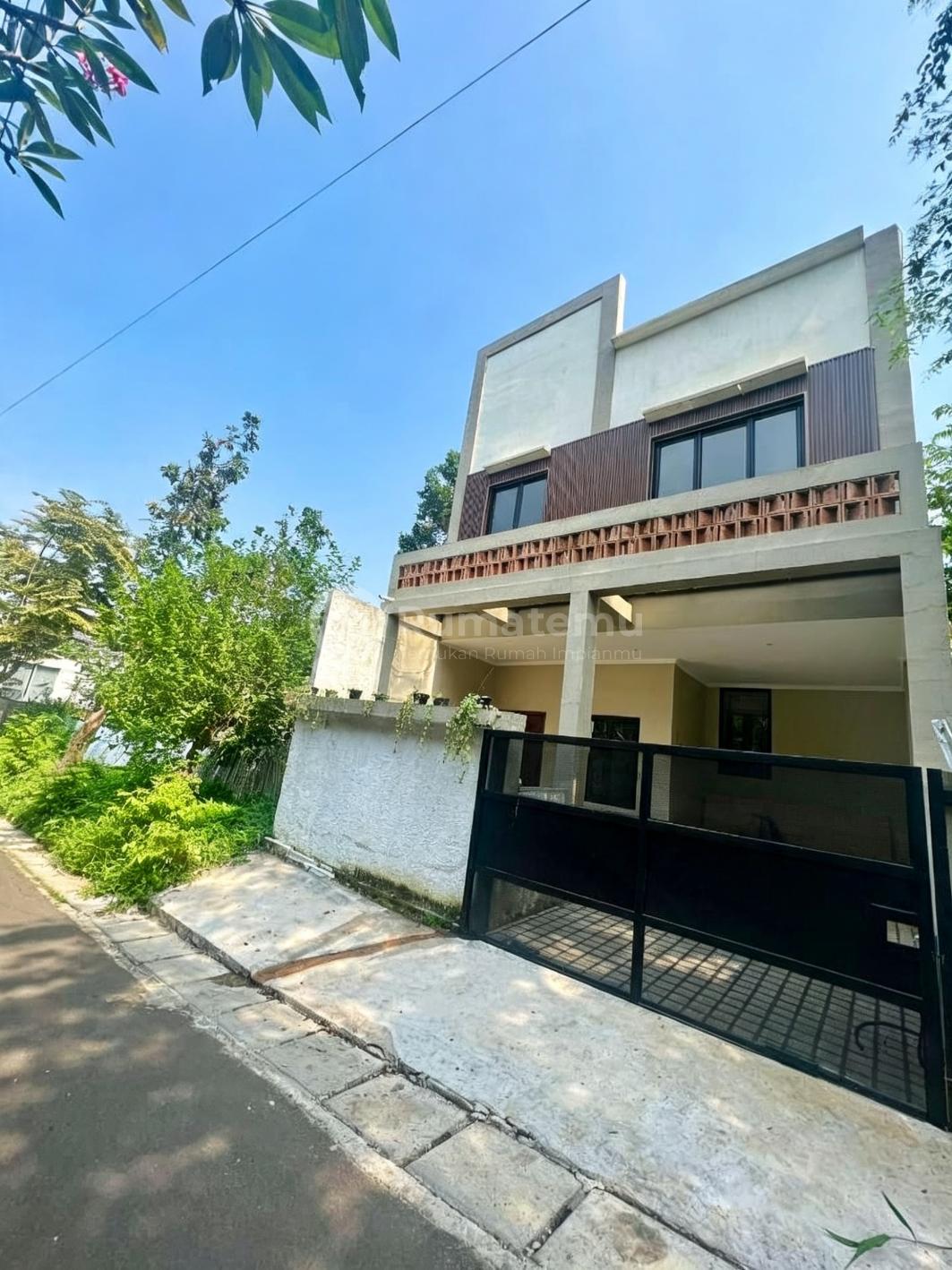 Jual rumah hook minimalis 2 lantai lokasi strategis bebas banjir di Alaya 89 dekat Lebak Bulus, Ciputat