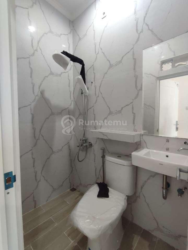Rumah modern siap huni 2 lantai di percetakan negara XI seberang BPOM jakarta pusat
