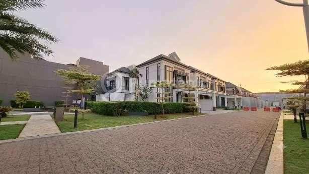 Rumah unit ready dijual lebar 12 meter posisi hoek kosongan posisi boulevard Matera Residences paramount gading serpong