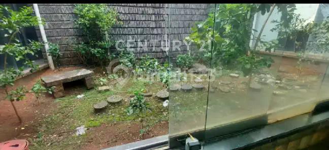 Rumah Lama 1 Lantai Dalam Komplek Permata Hijau