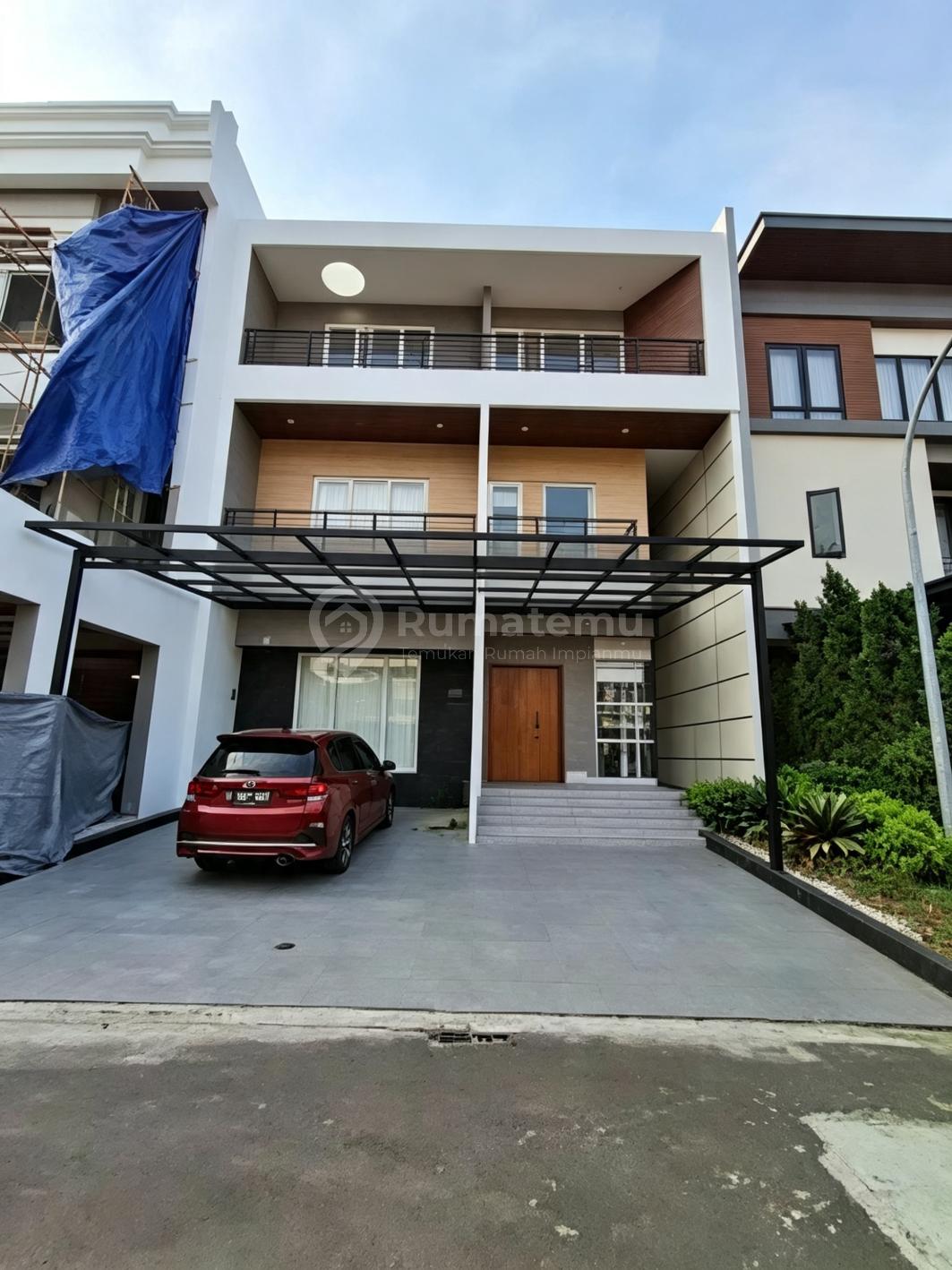 Rumah 3 Lantai di Onyx Alam Sutera