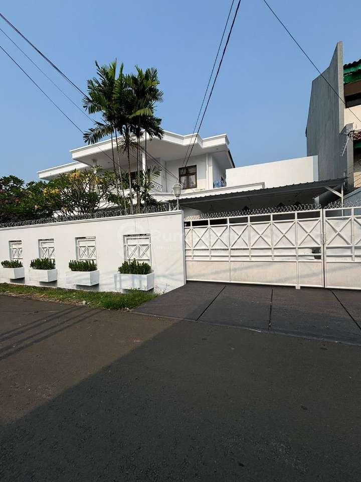 Disewakan rumah komplek mewah Semi furnished di Pejaten Barat, Pasar Minggu