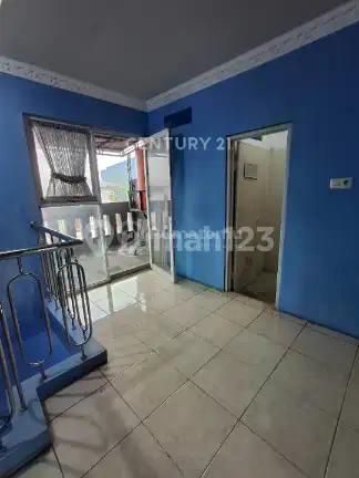 Rumah Cantik Lokasi Strategis Semi Furnished Nyaman untuk Hunian