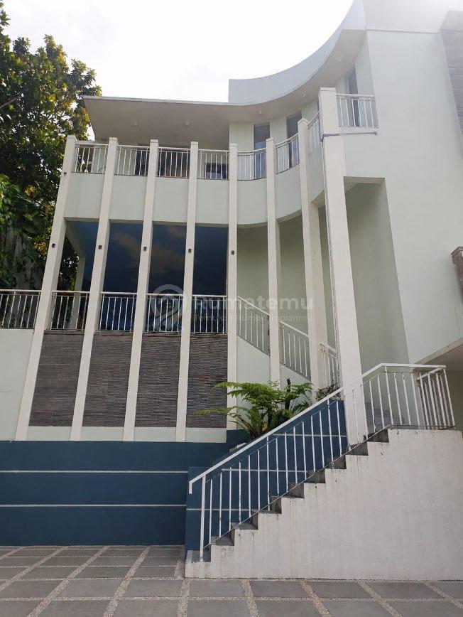 DIJUAL / DISEWAKAN VILLA FULL FURNISHED DI DAGO PAKAR – VIEW KOTA BANDUNG