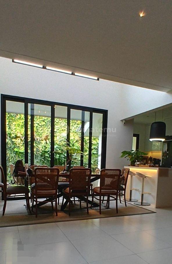 Rumah Nyaman 2 Lantai dalam Perumahan Bintaro Sektor 8
